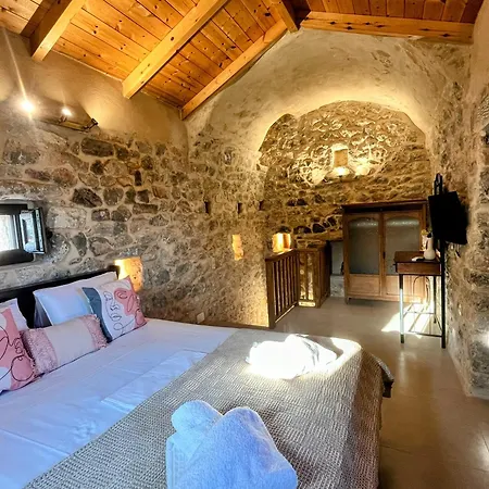 Filias House Mani *